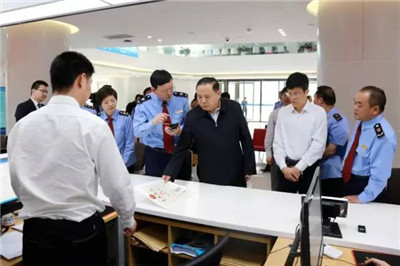 河南省工商局局长马林青在郑州调研跨境贸易电子商务及河南自贸区建设1
