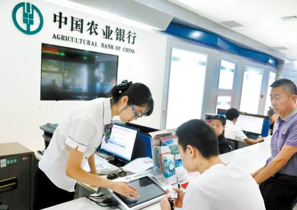 河南自贸区服务中心首个金融业务窗口落户洛阳片区
